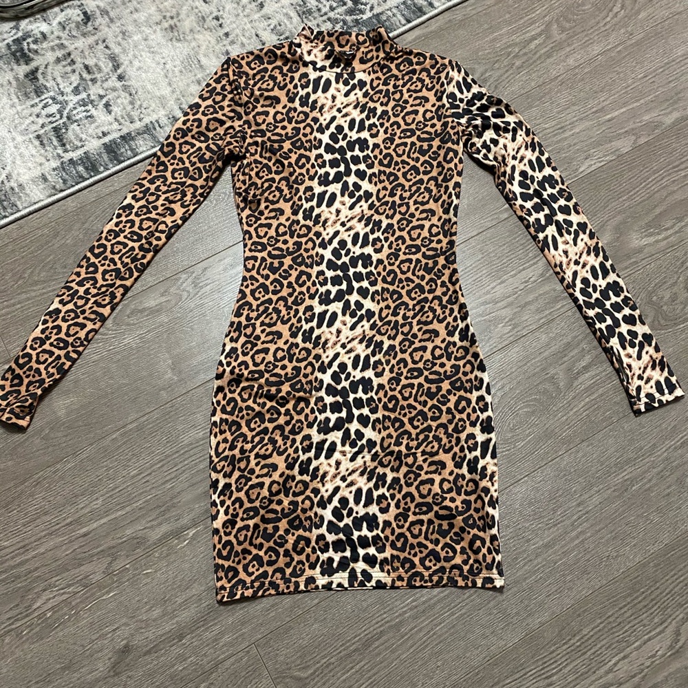 Long sleeve leopard dress